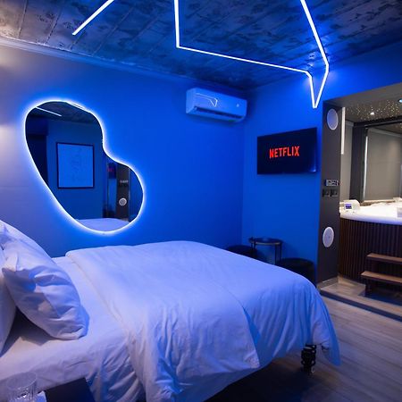 The Bubbles - Jacuzzi Hotel Тирана Екстериор снимка
