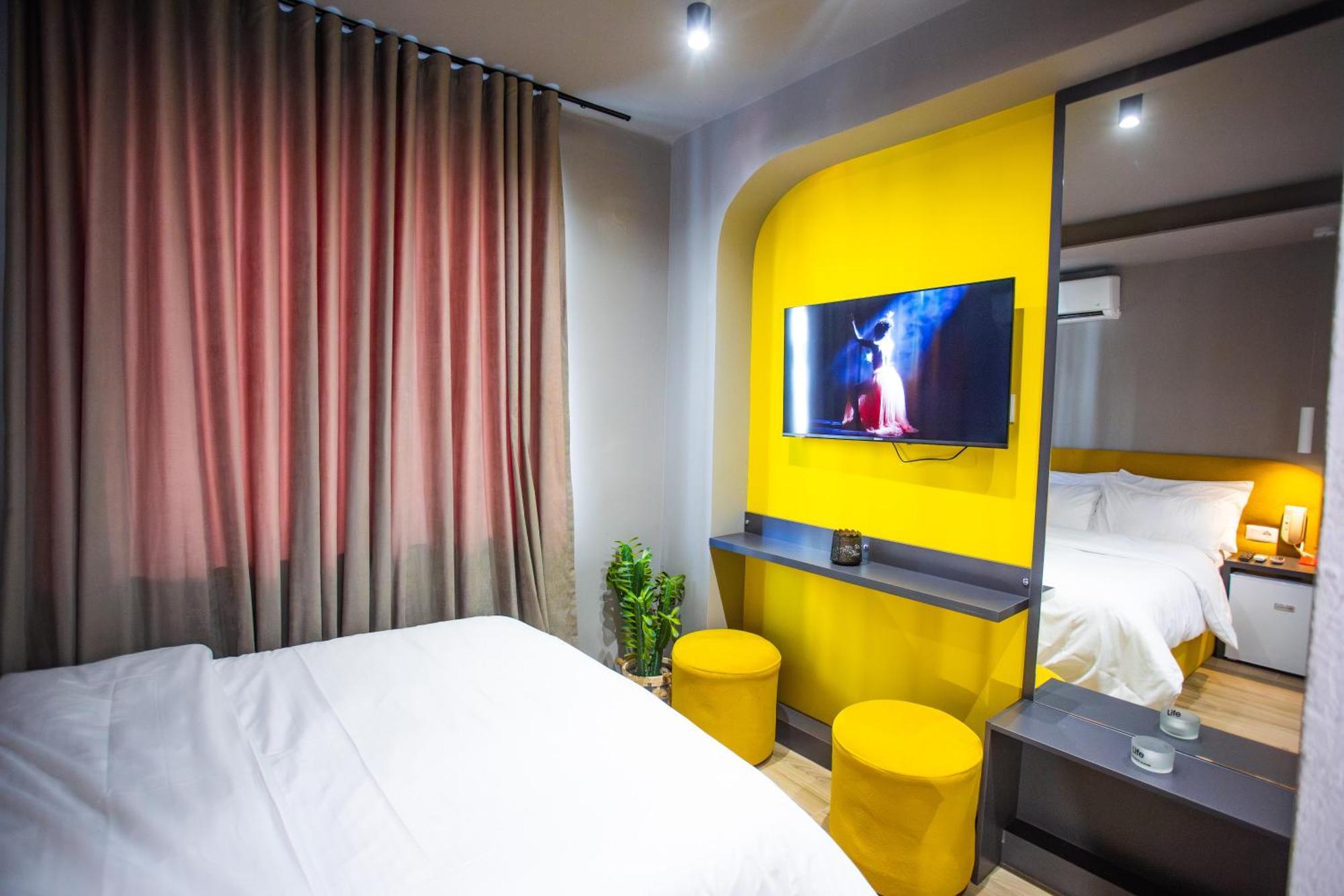 The Bubbles - Jacuzzi Hotel Тирана Екстериор снимка