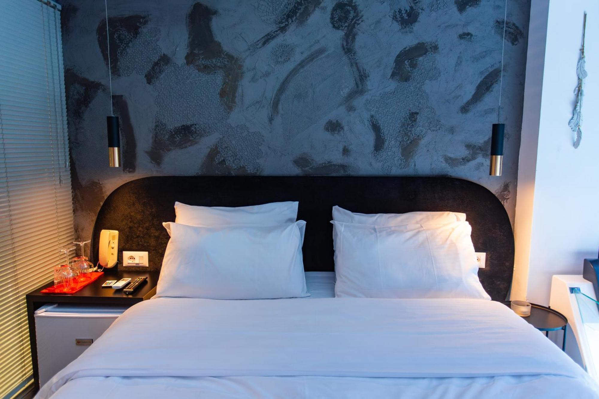 The Bubbles - Jacuzzi Hotel Тирана Екстериор снимка