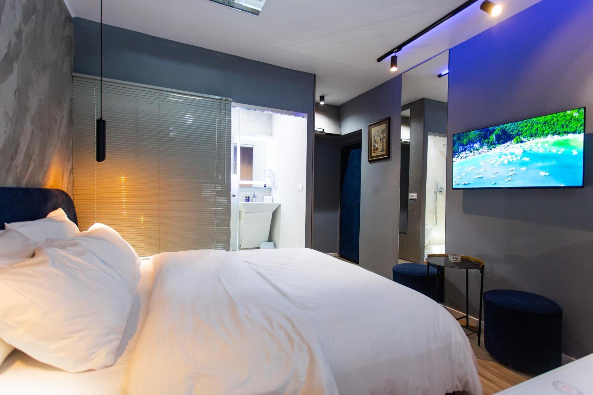 The Bubbles - Jacuzzi Hotel Тирана Екстериор снимка