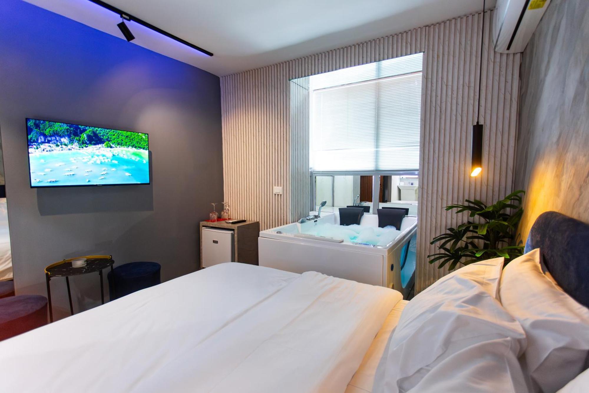 The Bubbles - Jacuzzi Hotel Тирана Екстериор снимка