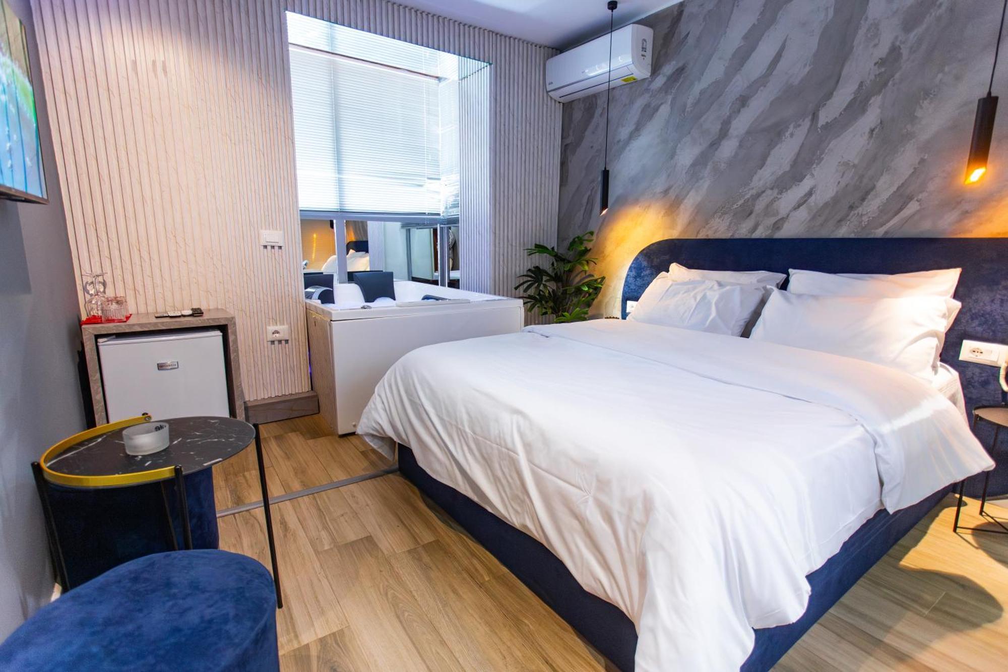 The Bubbles - Jacuzzi Hotel Тирана Екстериор снимка