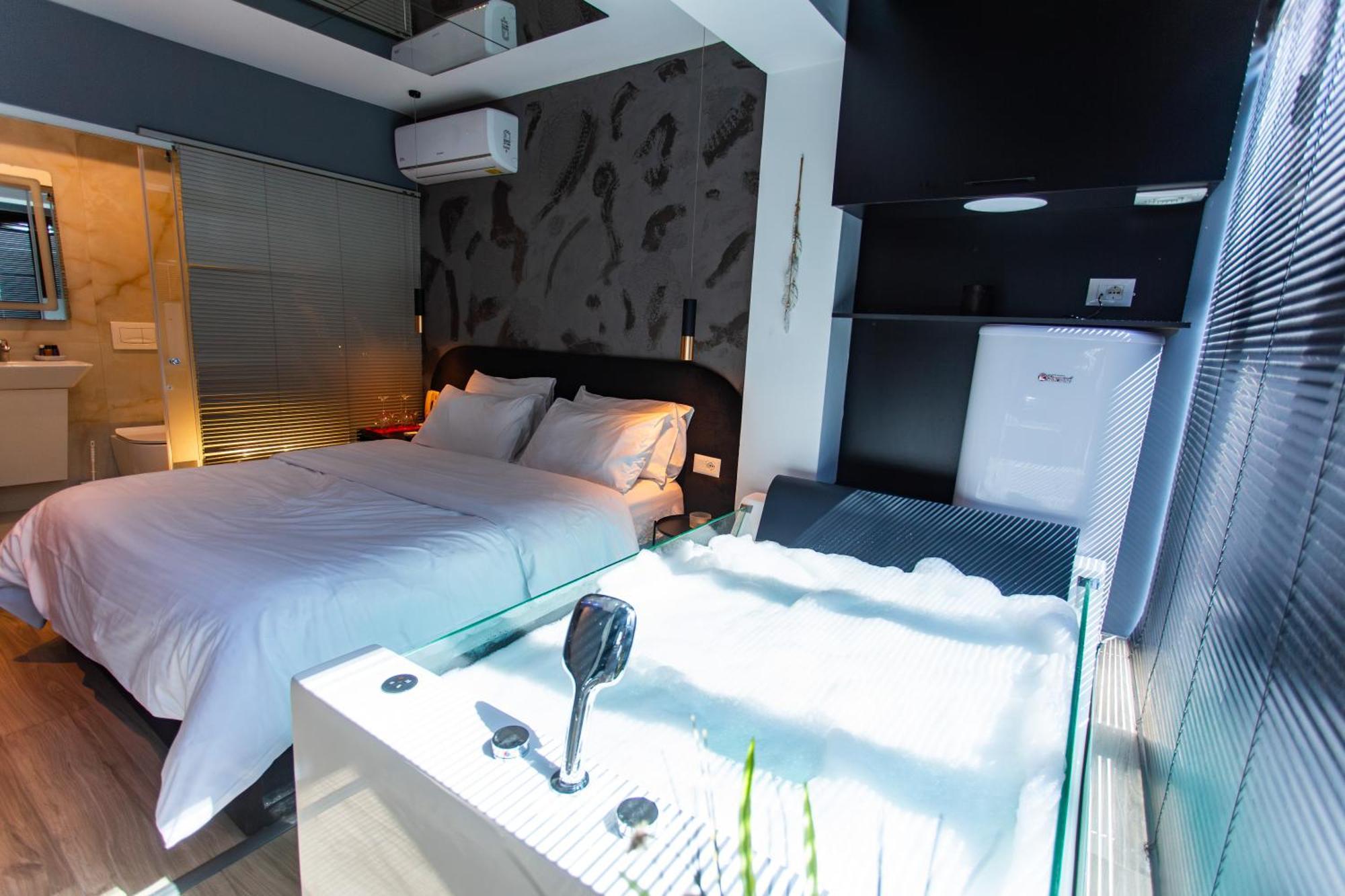 The Bubbles - Jacuzzi Hotel Тирана Екстериор снимка