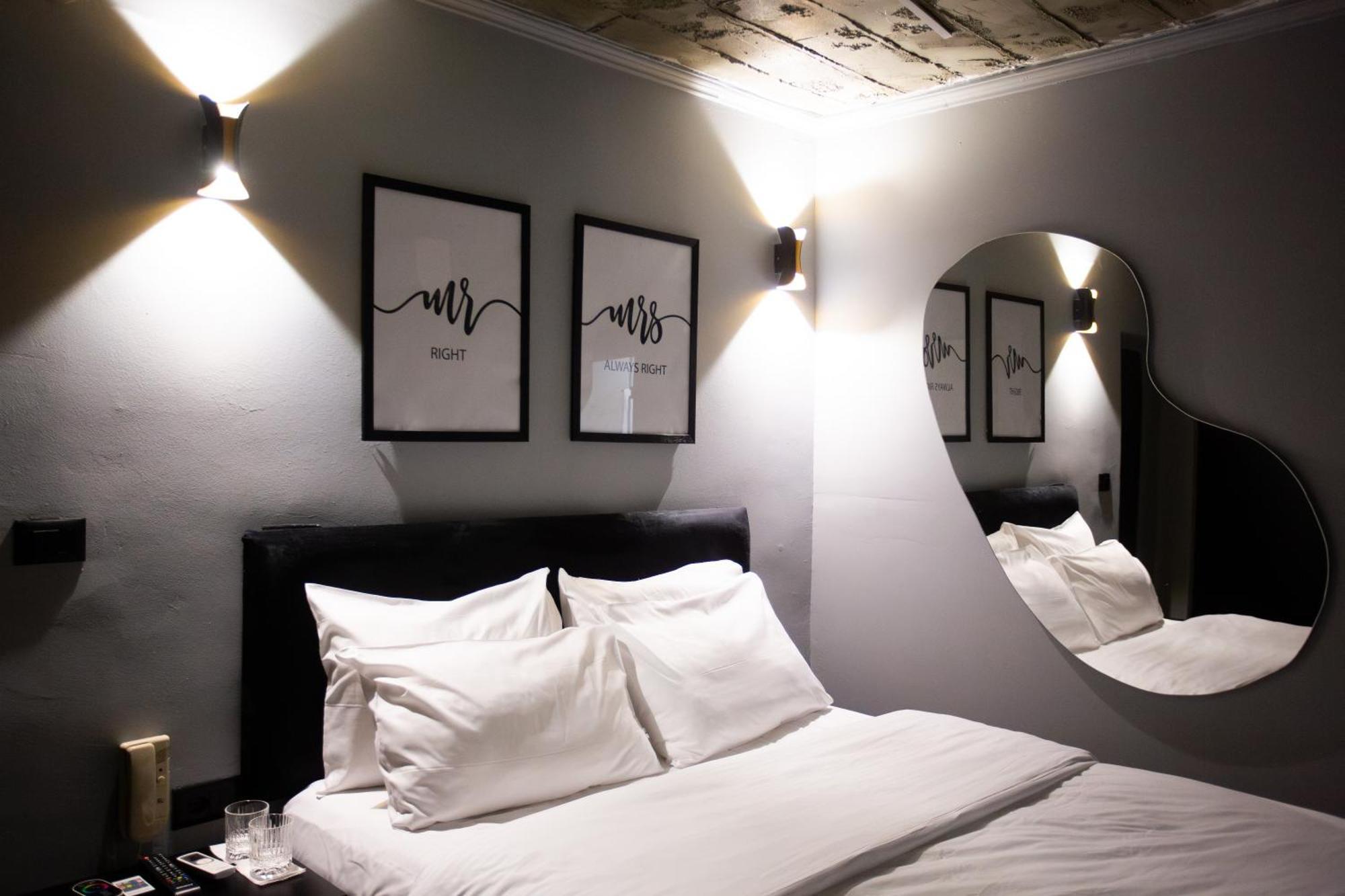The Bubbles - Jacuzzi Hotel Тирана Екстериор снимка