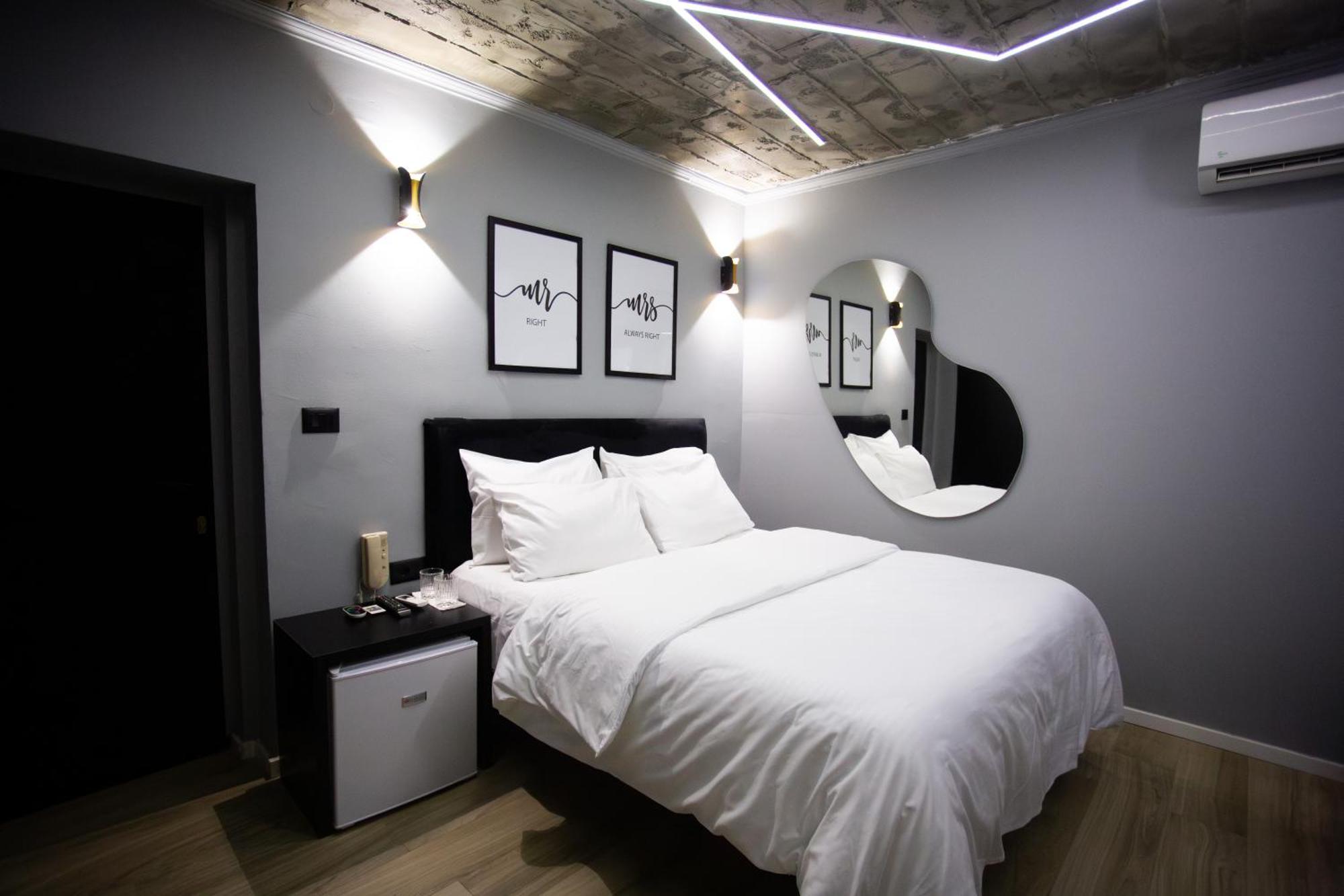 The Bubbles - Jacuzzi Hotel Тирана Екстериор снимка