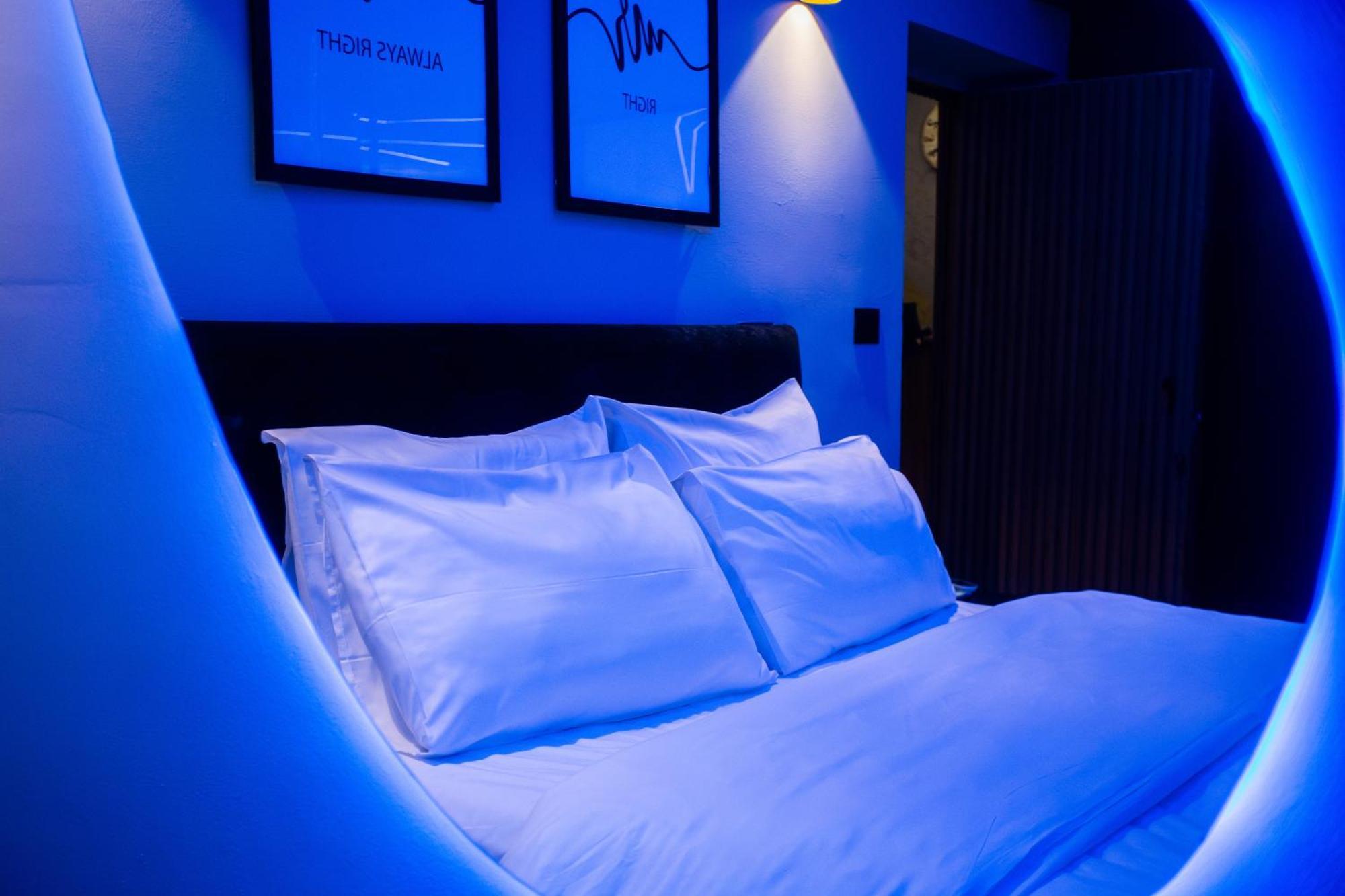 The Bubbles - Jacuzzi Hotel Тирана Екстериор снимка