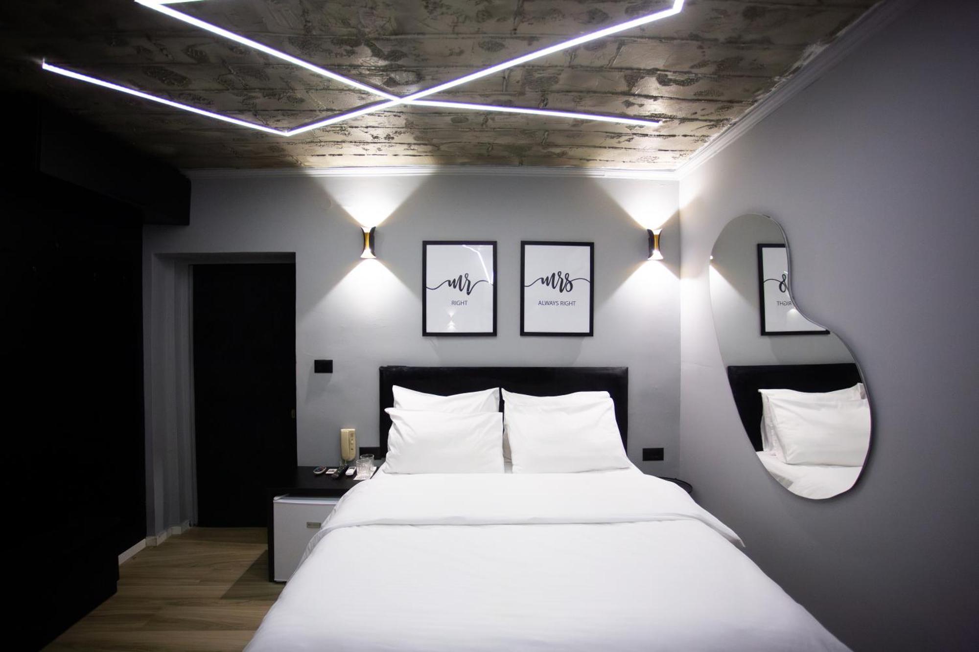 The Bubbles - Jacuzzi Hotel Тирана Екстериор снимка