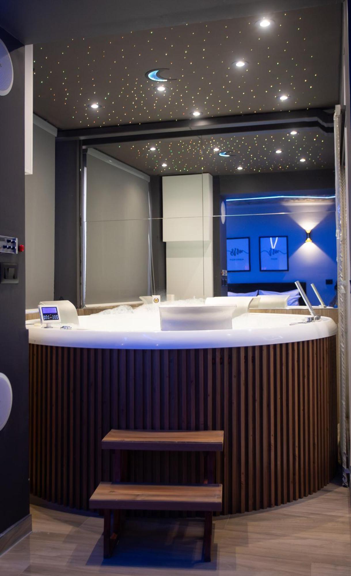 The Bubbles - Jacuzzi Hotel Тирана Екстериор снимка